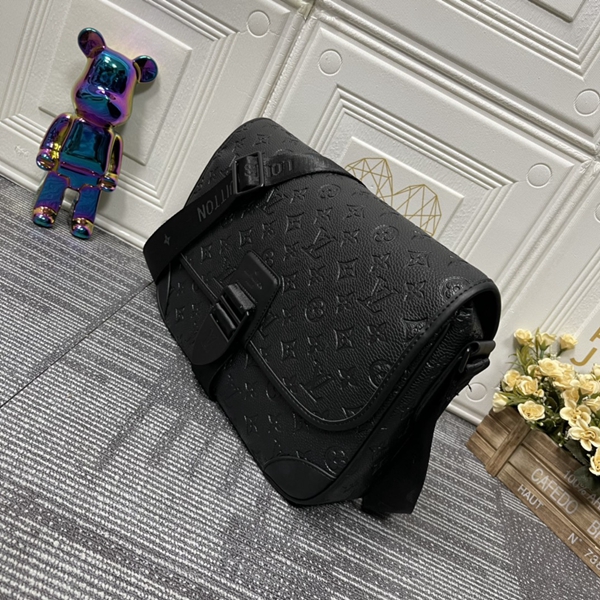 ルイヴィトンバッグ背面デザイン